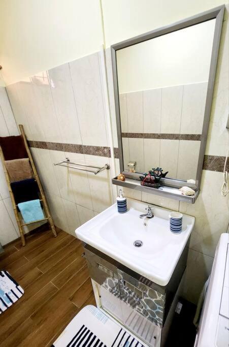 Kot Nu - Beach Themed Apartment - 3 Mins Walk From The Sea Flic en Flac Екстер'єр фото